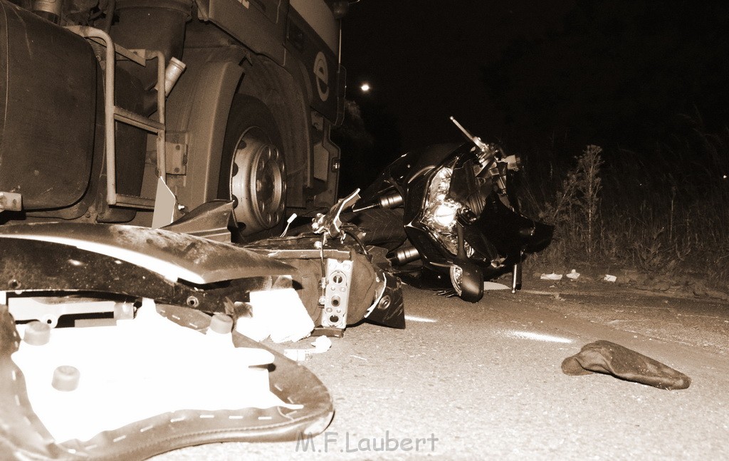 Schwerer Motorrad Unfall Feldkassel Robert Boschstr Edsel Fordstr P096.JPG - Miklos Laubert